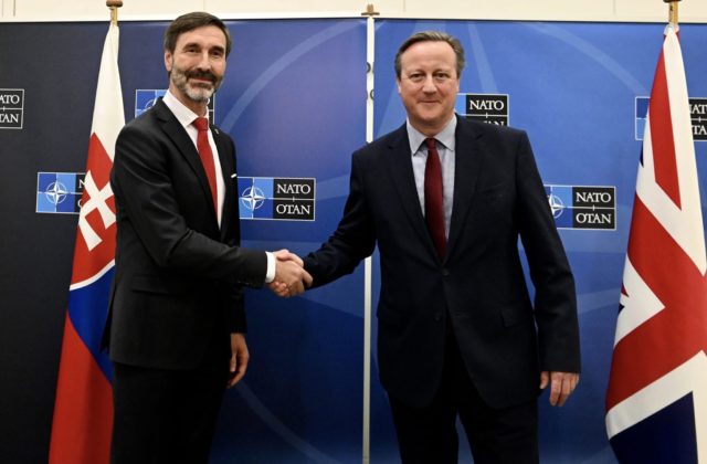 Blanár rokoval s britským ministrom Cameronom, otvorili tému posilnenia spolupráce v ekonomickej oblasti (foto)