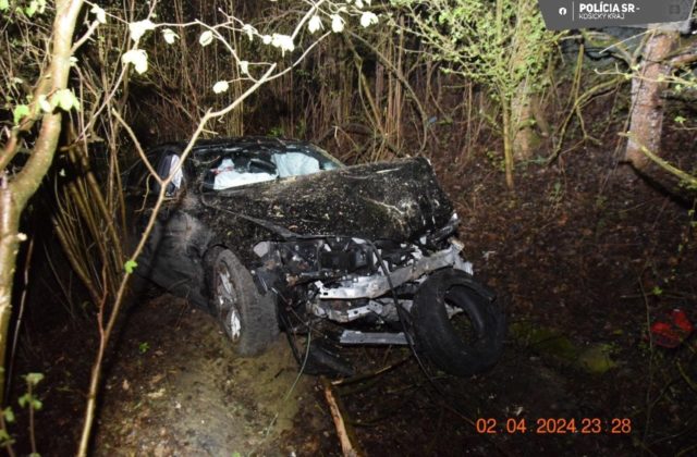 BMW so štátnym tajomníkom Eštokom bolo účastníkom nehody, cesta bola hodiny uzavretá (foto)