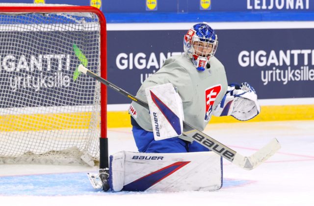 Slovenskí hokejisti v úvodnom zápase na MS do 18 rokov podľahli favoritovi, od Američanov dostali deväť gólov
