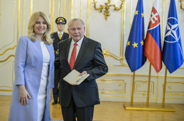 Prezidentka Čaputová odovzdala ocenila 28 osobností, ktoré sa zaslúžili o vstup Slovenska do EÚ a NATO (foto)