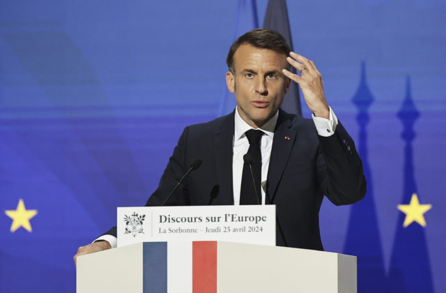 Súčasná Európa je smrteľná, podľa francúzskeho prezidenta Macrona potrebuje robustnú obranu