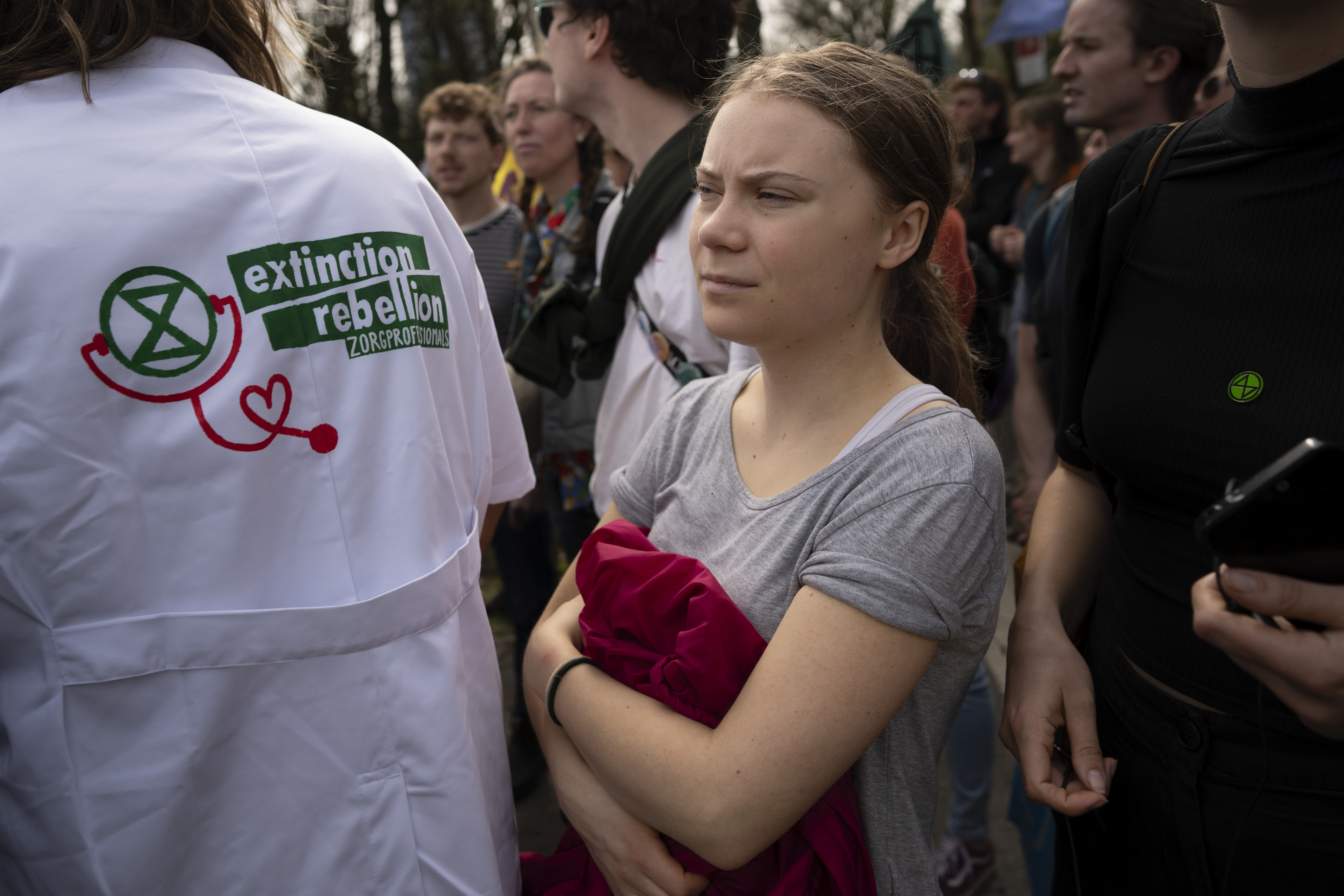 Holandská polícia zasahovala na klimatickom proteste v Haagu, zadržaná bola aj aktivistka Greta Thunberg