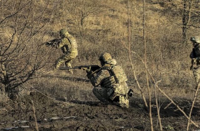 Ukrajinci hlásia nové straty vo vojne, ruská armáda prišla o ďalších 1400 vojakov