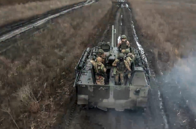 Rusi na Ukrajine stratili za jeden deň ďalších viac ako 1700 vojakov, prišli aj o tanky a obrnené vozidlá
