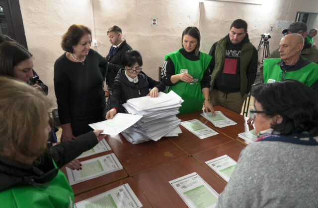 Gruzínska prozápadná opozícia spochybňuje výsledky sobotňajších parlamentných volieb