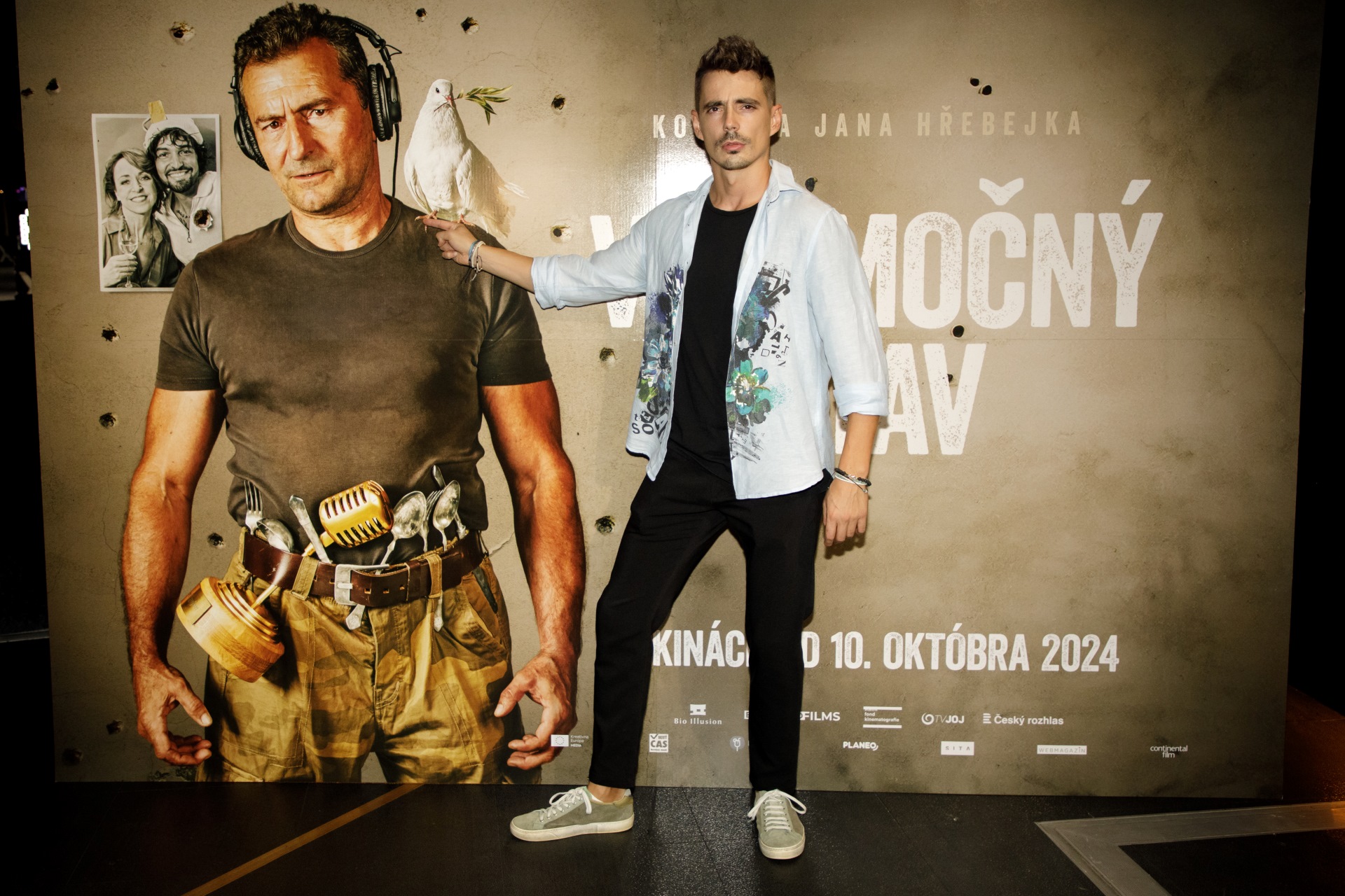 Vynimocny_stav_06_daniel_sorizzo_kis_z_kapely_s_hudbou_vesmirnou_na_premiere.jpg