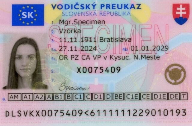 Ministerstvo vnútra začína vydávať nové vodičské preukazy, majú viac bezpečnostných prvkov aj UV grafiku – FOTO