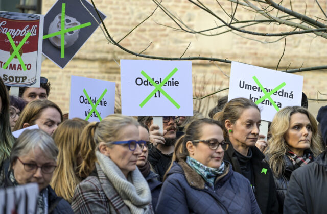 Liberáli vyzývajú Šimkovičovú na odvolanie Niňaja, SNG sa pre neodborné vedenie dostala do veľkej krízy