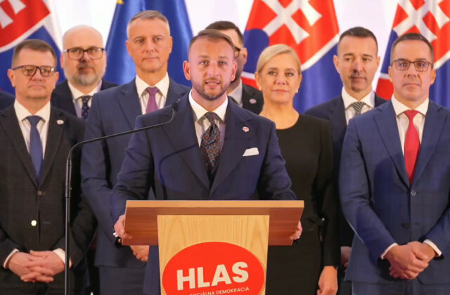 Šutaj Eštok odkázal protestujúcim, že aj Hlas je Európa. Polícia do protestov nezasahovala, dodal ako minister vnútra – VIDEO