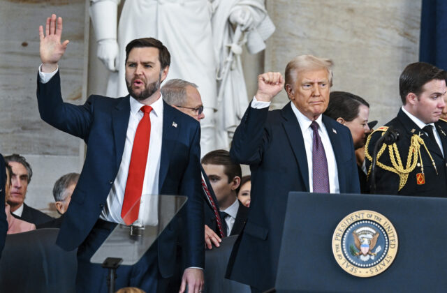 Trump a Vance robia Putinovu špinavú prácu, vyhlásili americkí senátori za Demokratickú stranu