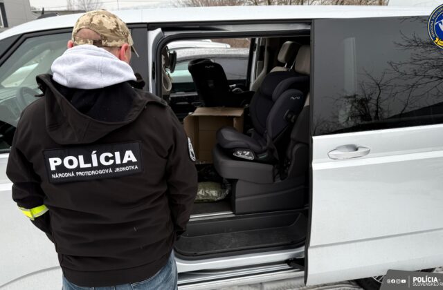 Protidrogová akcia „Strelec“ odhalila nelegálny biznis za tisíce eur, polícia zadržala dvoch dílerov v Košiciach – FOTO