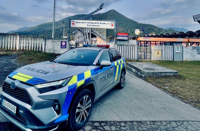 Polícia upozorňuje na obmedzenia a bezpečnostné opatrenia počas futbalového zápasu MFK Ružomberok a ŠK Slovan Bratislava