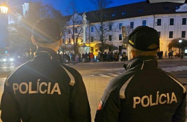 Policajti budú zabezpečovať pokojný priebeh protestov po celom Slovensku, prijali viaceré opatrenia