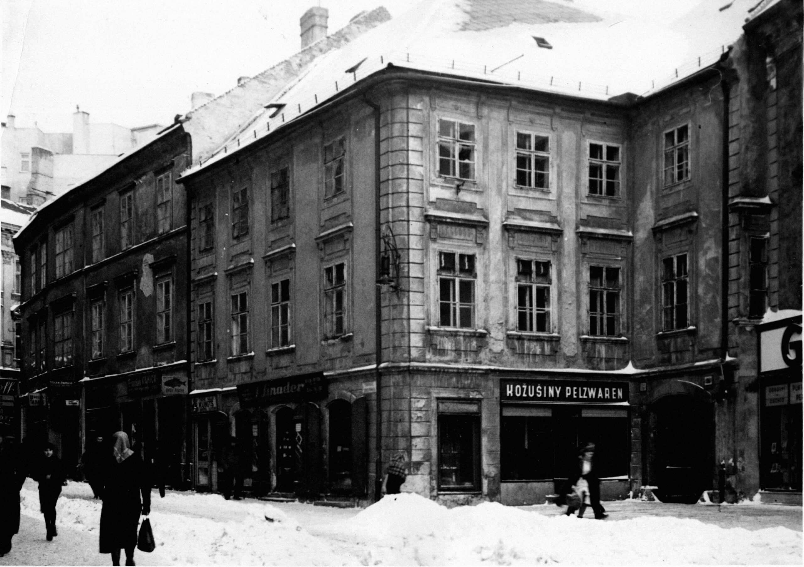 Dpoh_laurinska_ul_pred_postavenim_divadla.jpg