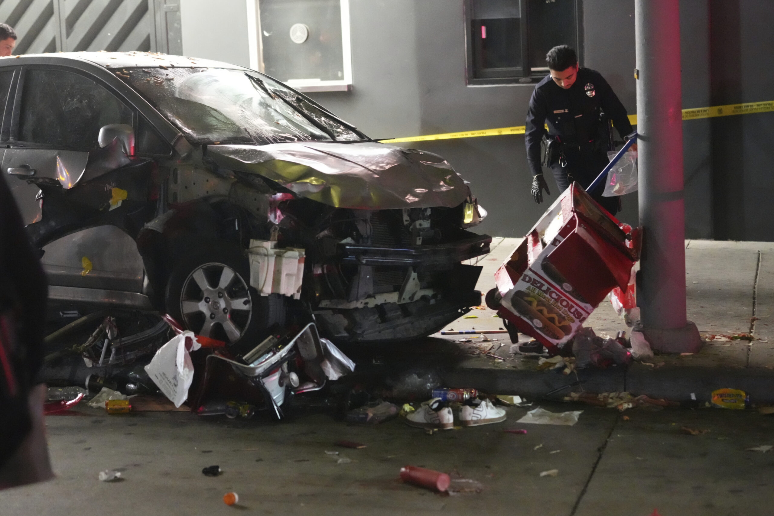 Muža vyhodili z nočného klubu v Los Angeles, vzápätí autom narazil do davu