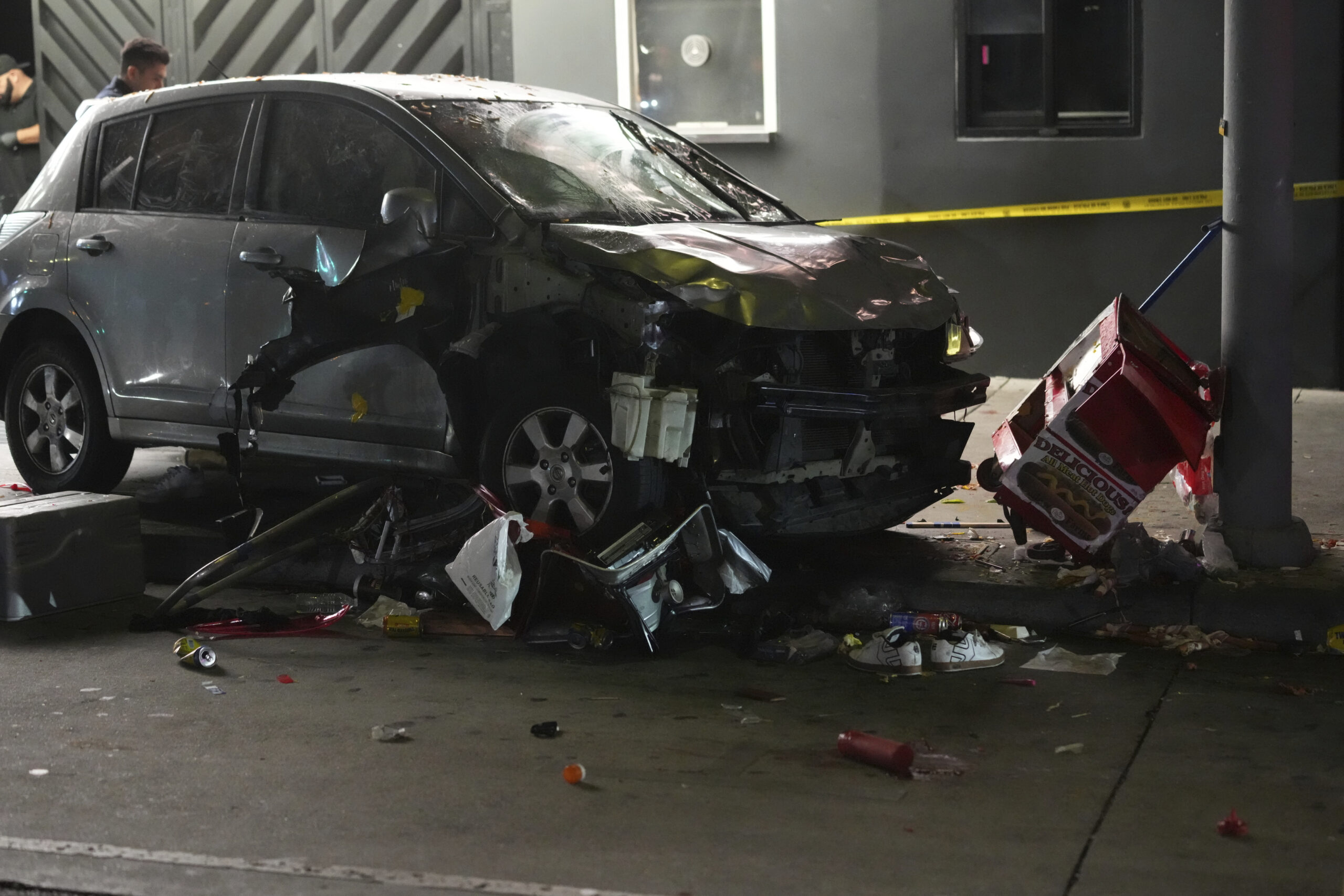 Muža vyhodili z nočného klubu v Los Angeles, vzápätí autom narazil do davu