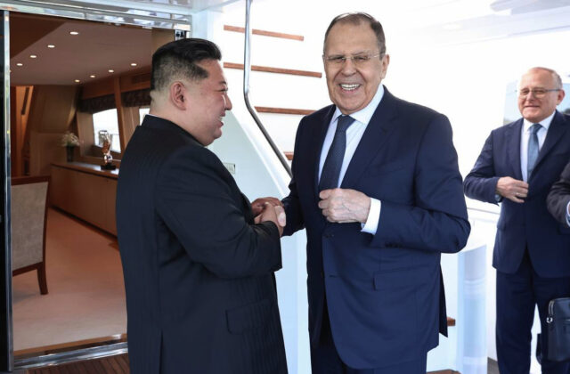 Minister zahraničných vecí Sergej Lavrov sa stretol so severokórejským vodcom Kim Čong-unom – FOTO
