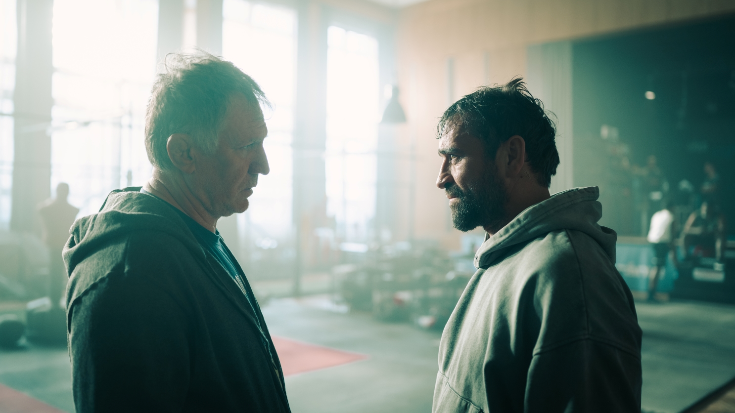 Bojovnik_milan ondrik ako hoff so svojim niekdajsim treningovym partnerom ktoreho hra martin finger_zdroj bontonfilm.jpg