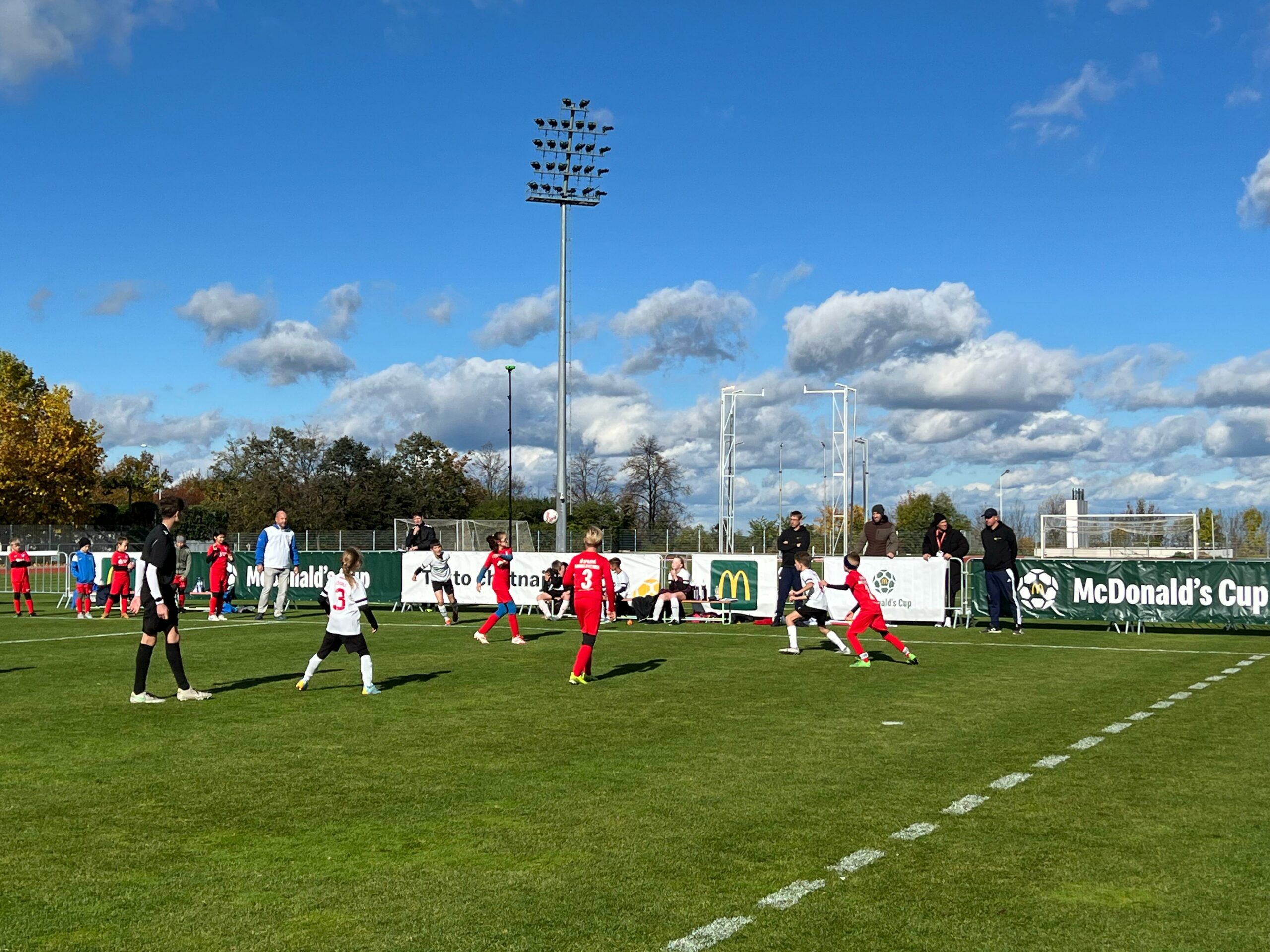 Hlavna cena_majstri slovenska 2025_mcd cup_ priatelsky zapas 2.jpeg