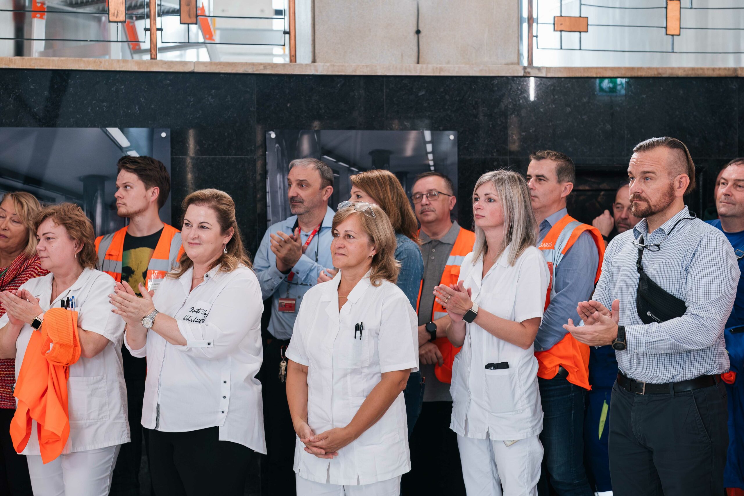 Zamestnanci pivovaru saris na pozehnani varne 1.jpg