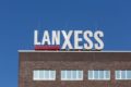 101772_lanxess_brand na budove 1 676x451.jpg