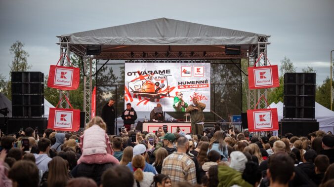 108052_foto 1 v humennom vyrastol novy k park kde navstevnikov bavil aj separ  676x379.jpg
