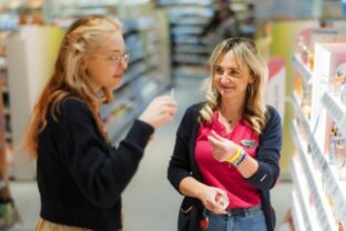 109003_dm_obhajila tretie miesto v ankete najzamestnavatel_foto_matus koprda 676x450.jpg