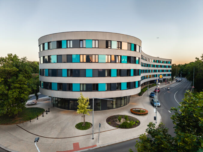 110557_atrium_02 676x507.jpg