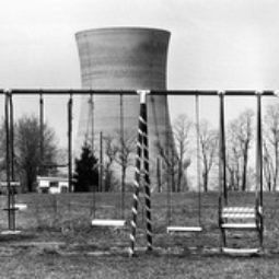 Jadrová elektráreň a hojdačka - SITA