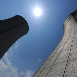 ** Chladiace veže 3. a 4. bloku jadrovej elektrárne Mochovce počas návštevy poslancov Výboru NR SR pre hospodárske záležitosti na stavbe 3. a 4. bloku jadrovej elektrárne Mochovce. Mochovce, 2. júl 2019.