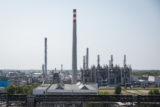 Pohľad na areál rafinérie spoločnosti Slovnaft vo Vlčom hrdle. Od roku 2004 je Slovnaft súčasťou maïarského ropného a plynárenského koncernu MOL. Bratislava, 22. august 2018.