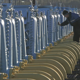 Ruský energetický gigant Gazprom oznámil, že zastavil dodávky zemného plynu do Bulharska a Poľska
