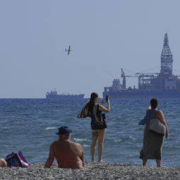 Firmy Eni a Total objavili pri pobreží Cypru nové ložisko obsahujúce zhruba 70 miliárd kubických metrov plynu