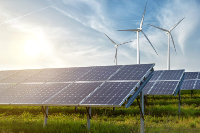 Solarne panely veterne elektrarne turbiny obnovitelne zdroje energie zelena energia
