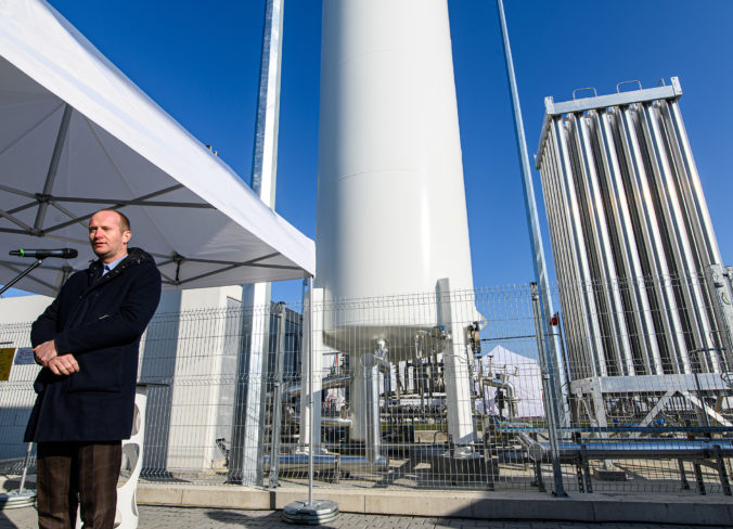 Predseda predstavenstva a generálny riaditeľ SPP Miroslav Kulla počas slávnostného otvorenia prvej vysokokapacitnej čerpacej stanice na skvapalnený zemný plyn - liquefied petroleum gas (LNG) a stlačený zemný plyn - Compressed Natural Gas (CNG) Trnava
