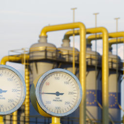 Pressure gauge shows 0 gas supply pressure at a gas plant in Europe