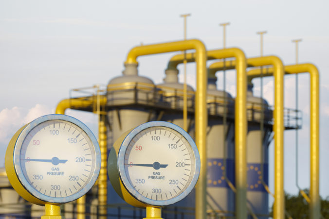 Pressure gauge shows 0 gas supply pressure at a gas plant in Europe