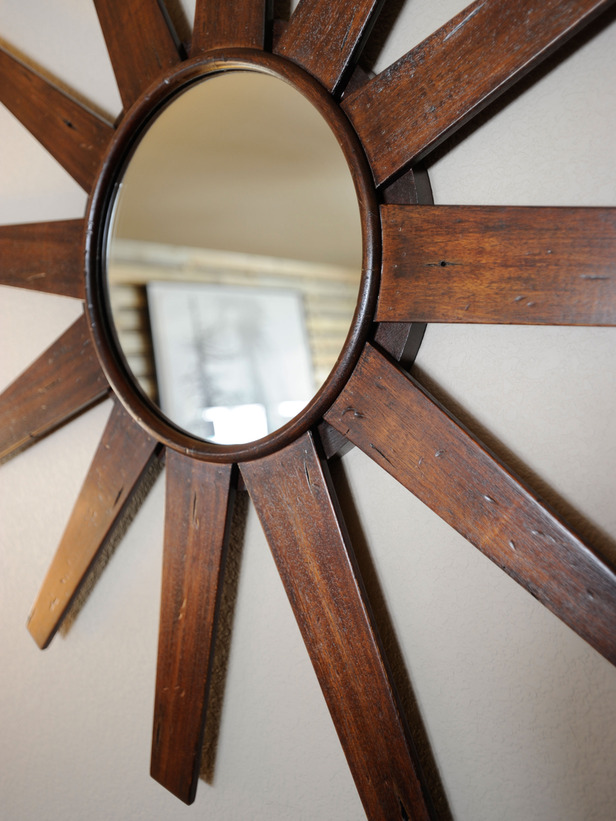 18 gh2011_master suite mirror detail_s3x4_lg.jpg