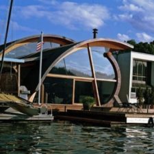 Floating House Inspired by Nature