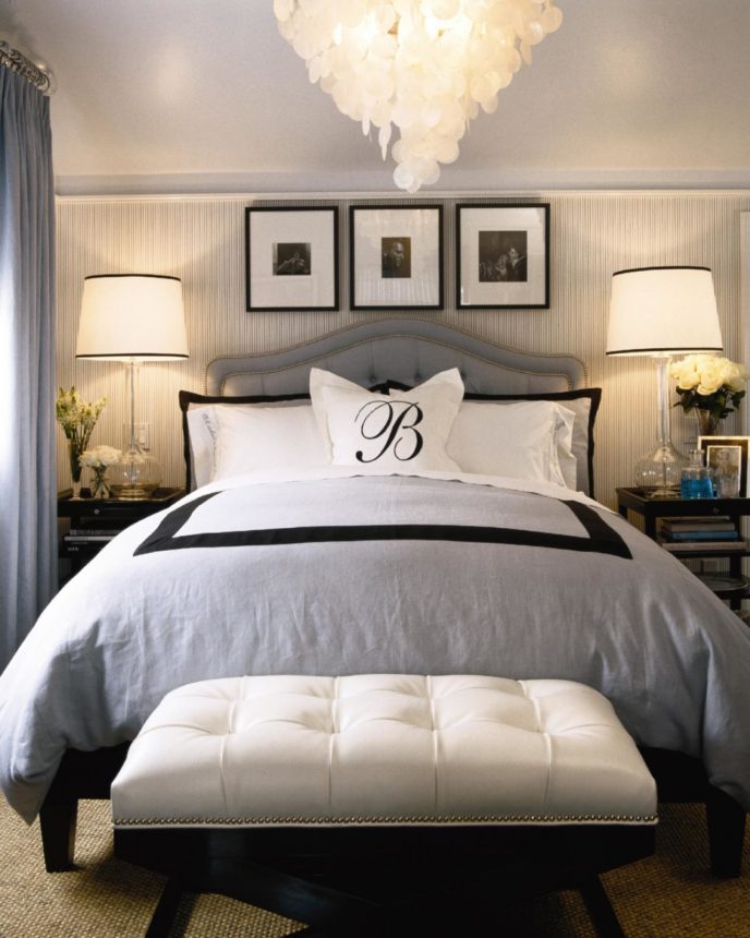 Contemporary black and white bedroom decors.jpg