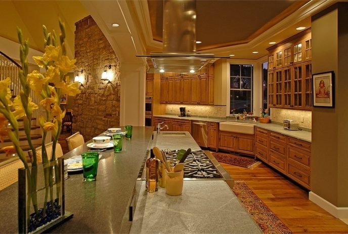 Country kitchen with oak cabinets i_g is1v04cdcw6xdm0000000000 l8jir.jpg