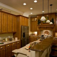 Craftsman kitchen with pendant lights i_g isxr35rwip8s2s1000000000 beyte.jpg