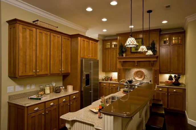 Craftsman kitchen with pendant lights i_g isxr35rwip8s2s1000000000 beyte.jpg