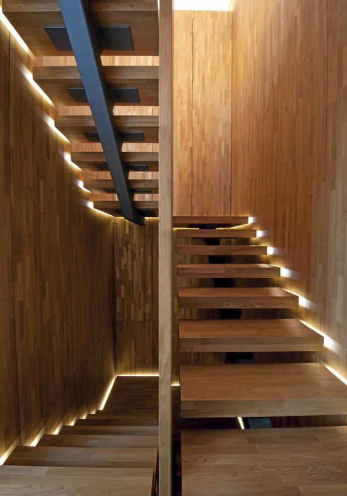 Staircase light feature.jpg