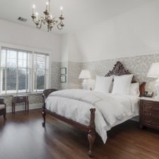 Traditional guest bedroom with wallpaper i_g istsl85u8mg4v80000000000 tayqz.jpg