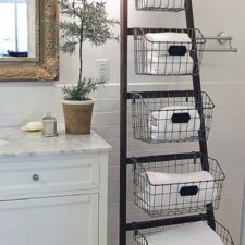 20 creative ways to use ladders for vintage home decorating1 1.jpg