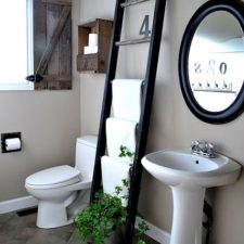 20 creative ways to use ladders for vintage home decorating11.jpg
