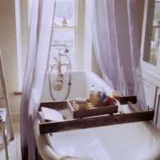 20 creative ways to use ladders for vintage home decorating5.jpg