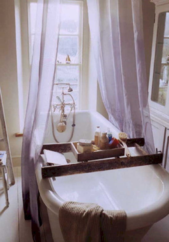 20 creative ways to use ladders for vintage home decorating5.jpg