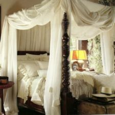 Preview_bedroom__romantic_canopy_bed_ralph_lauren_for_young_couple_romantic_canopy_bedrooms_.jpg